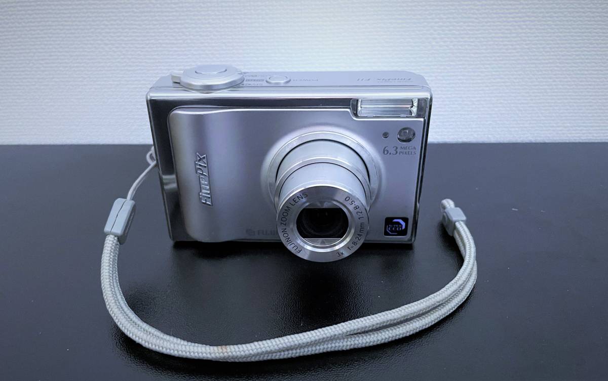 FUJIFILM FinePix F11 デジタルカメラ（FUJIFILM (フジフイルム 