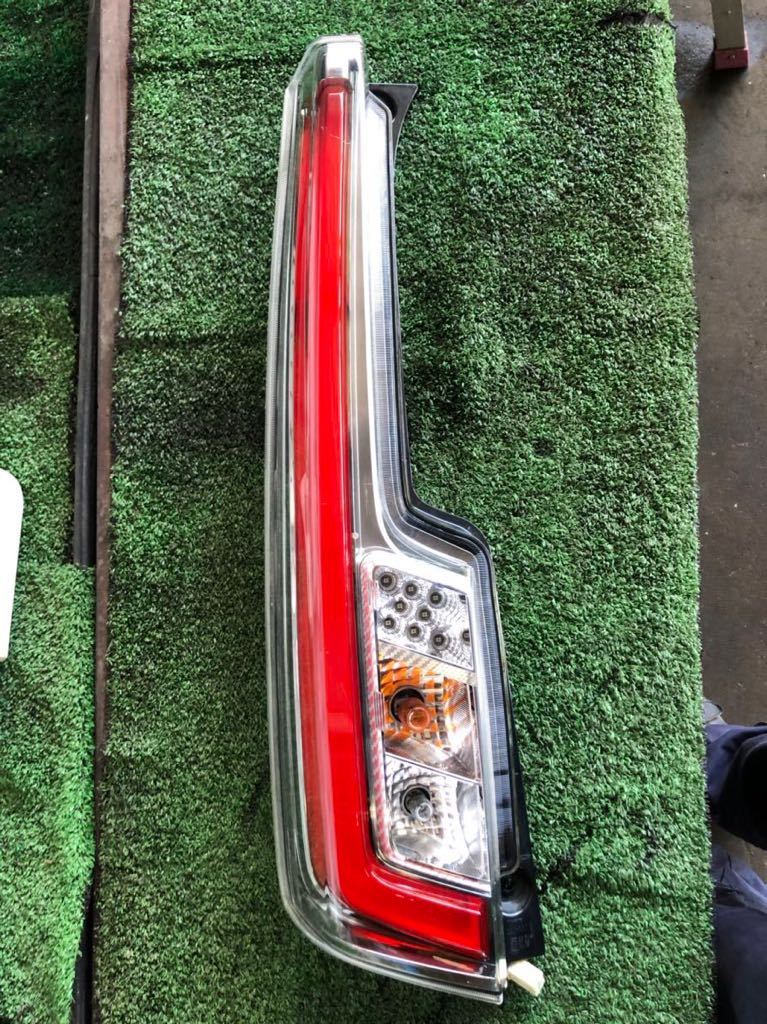 ダイハツ LA150S ムーブカスタム 左 テールランプ LED テールライト