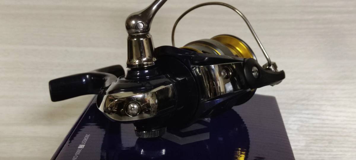 LT3000-CXH ダイワ(DAIWA) スピニングリール 20 クレスト LT 美品