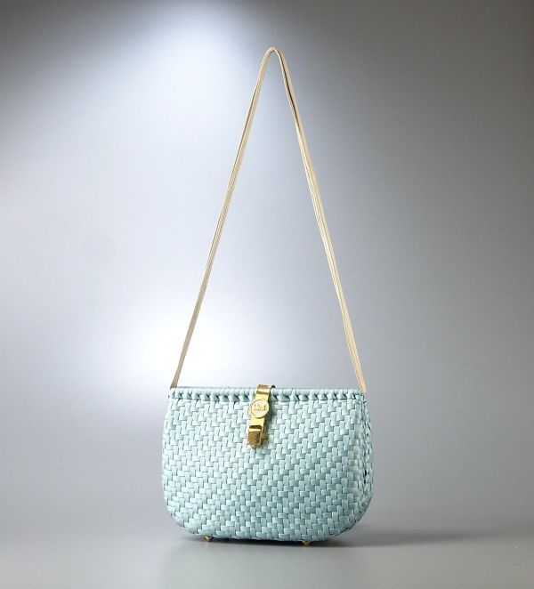 新作入荷，新作登場 TE7762 イタリア製 roma delfina/デルフィナ vintage かごバッグ/編み込み ショルダーバッグ/鞄 ライトブルー/水色&times;ゴールド(ショルダーバッグ)｜売買されたオークション情報、yahooの商品情報を その他