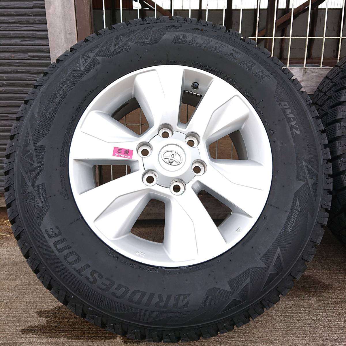 GUN125 ハイラックス 純正 17 スタッドレス タイヤ ホイール GUN125 