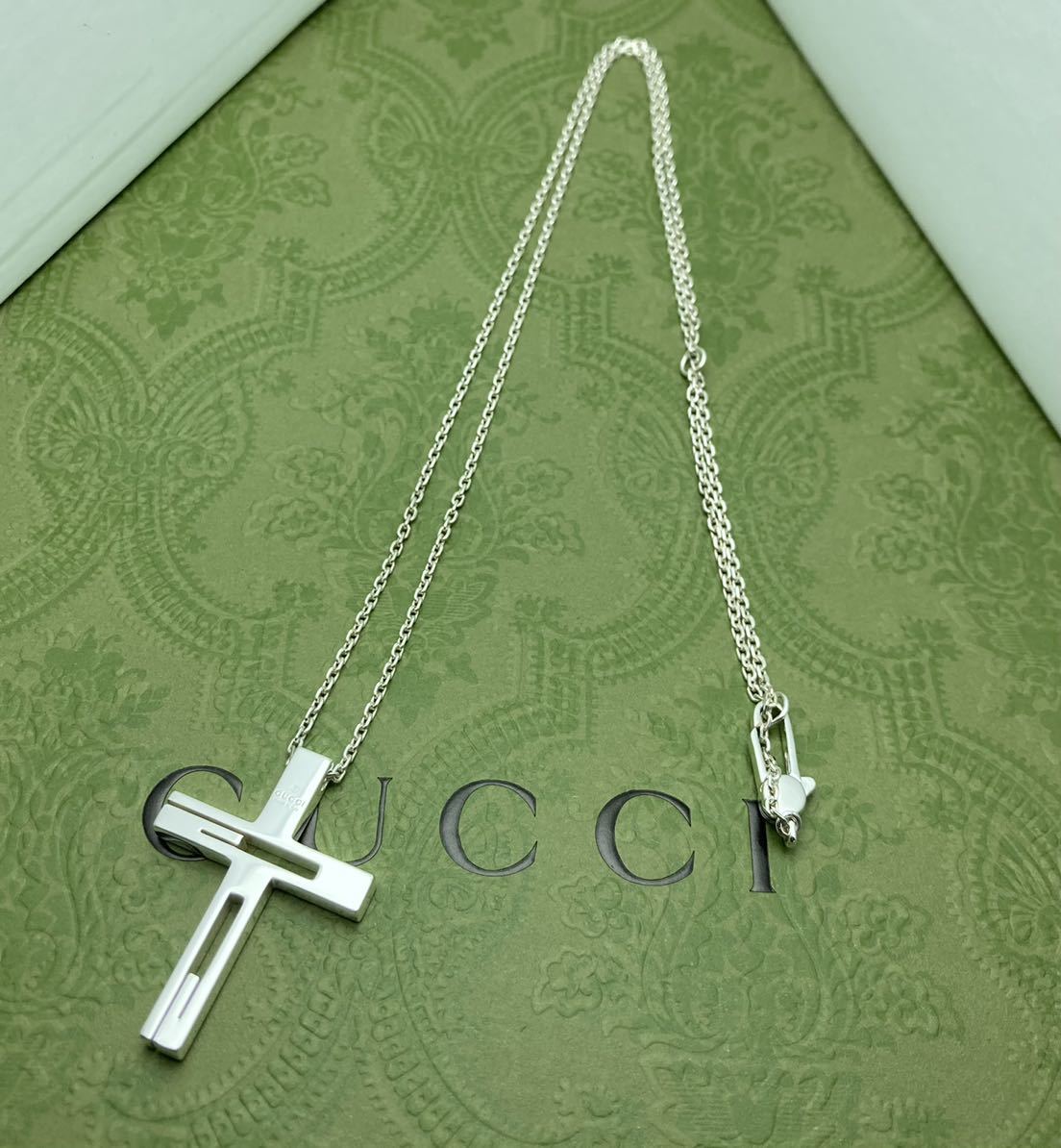 GUCCI グッチ クロスモチーフ ネックレス カットアウトG GUCCI クロス