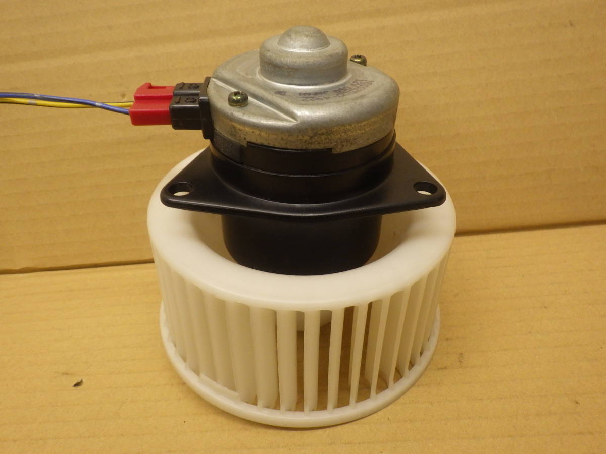 【みずみず】 5UPJ-19476066]BMW M6 クーペ(LZ44M(改))(F13)エアコンスイッチ1 中古