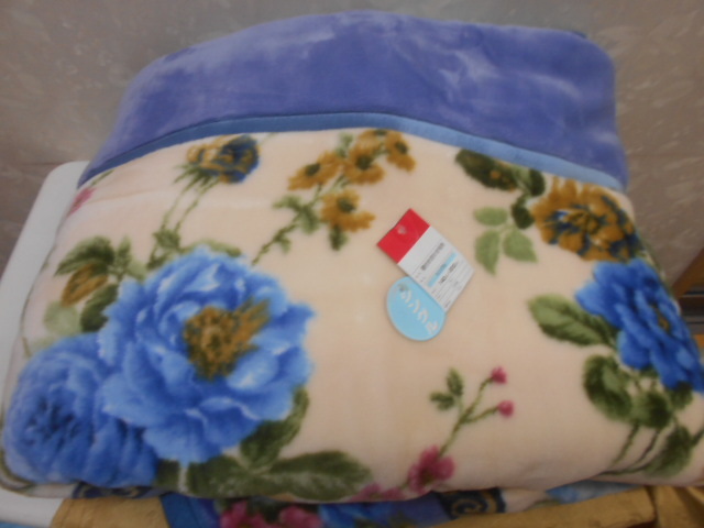  01 西川産業日本製 襟付き合わせ毛布 ふわふわアクリルマイヤー毛布 １４０&times;２００(シングル用)｜売買されたオークション情報、yahooの商品情報をアーカイブ公開 - オークファン シングル用