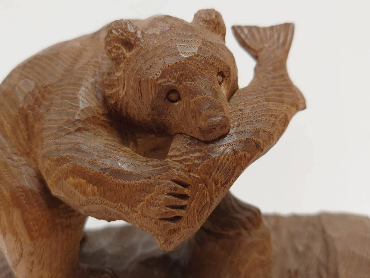 鮭 熊 木彫りクマと鮭の置物 約38cm 木彫り熊 鮭咥え熊