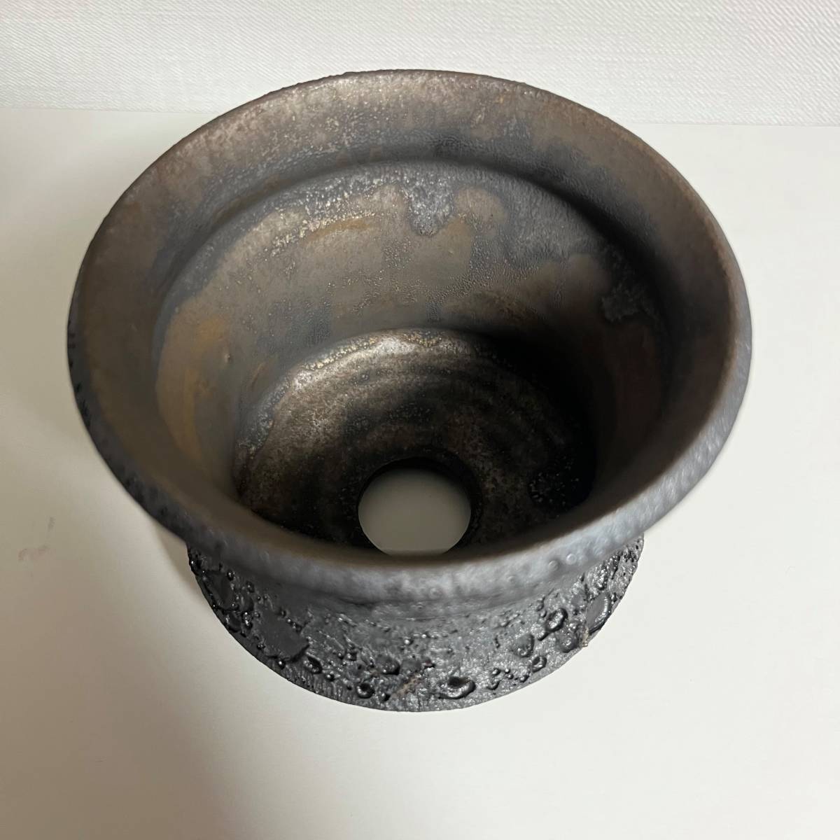 送料無料】カタチ製作所 Mederu pot バレル Crater Black