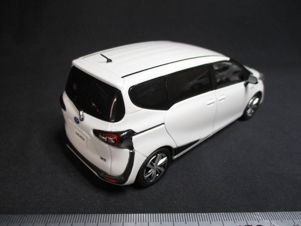 1/30 トヨタ シエンタ 非売品 カラーサンプル ミニカー 中古 ホワイトパールクリスタルシャイン 色見本 SIENTA