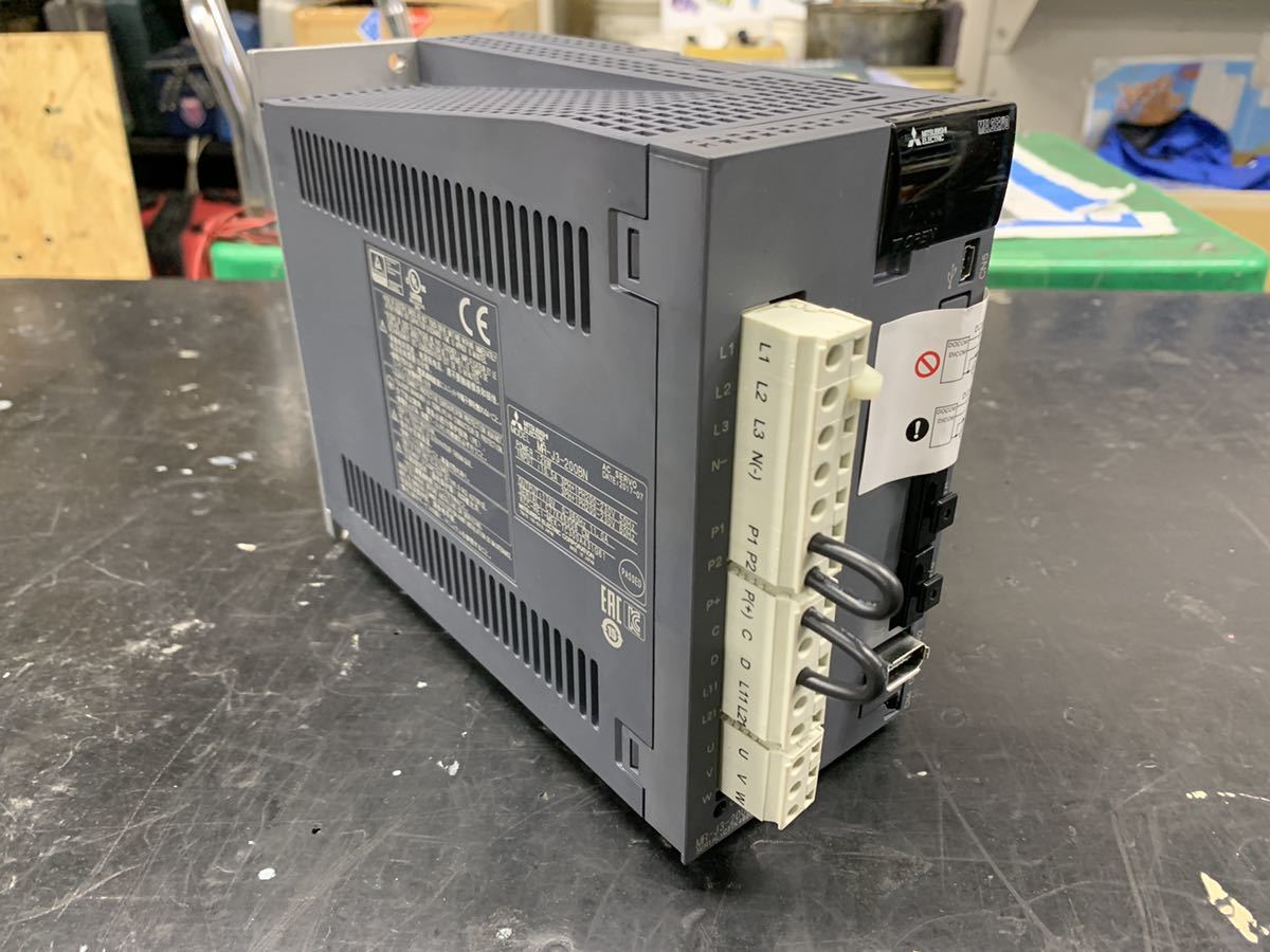 新品未使用　三菱MR-J3-200BNサーボアンプ三菱電機 