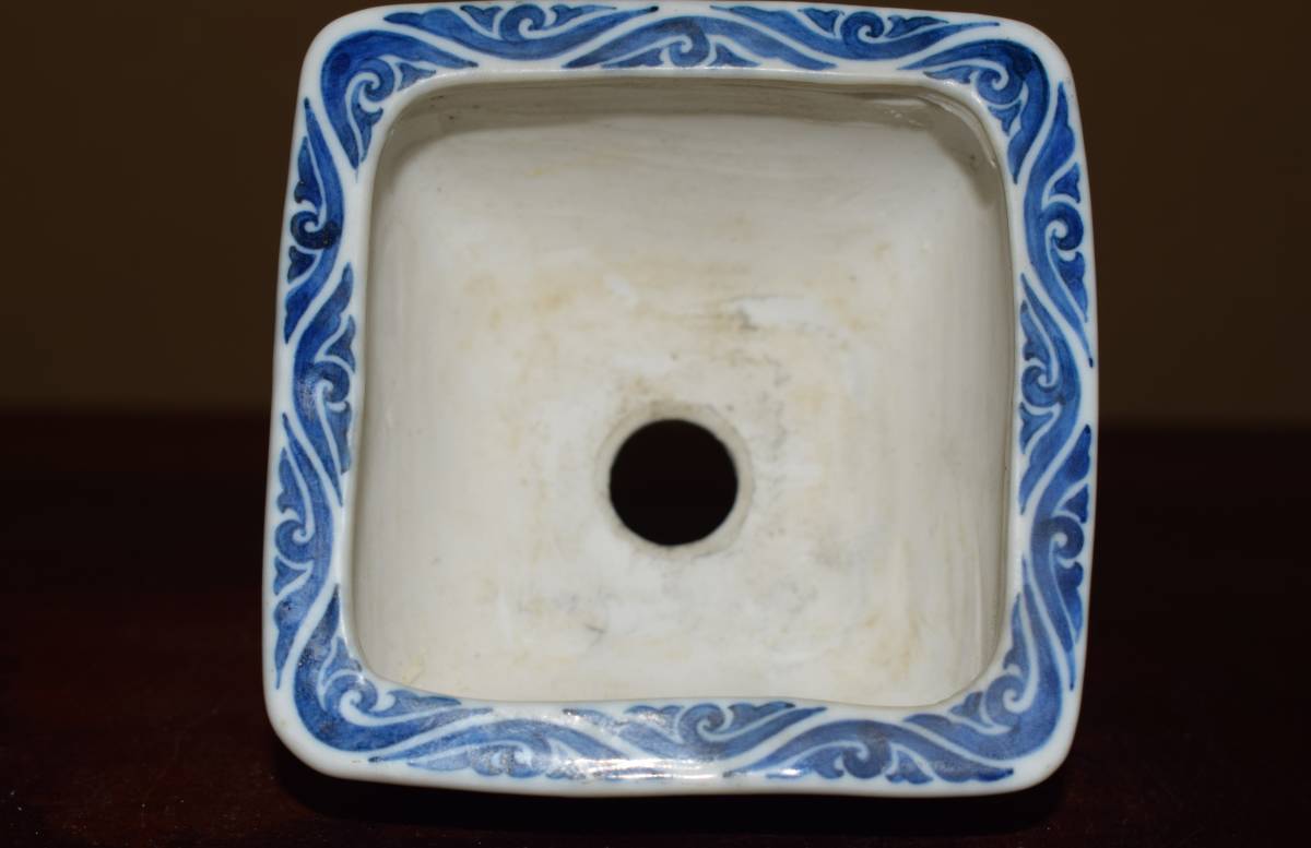 繊細な筆致【林陶雀②】染付山水人物図外縁八角鉢・径9.1cm