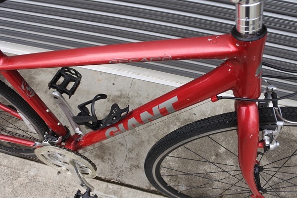 【2015-16年】GIANT ESCAPE R3(ジャイアント エスケープR3)レッド　安心の定番クロスバイク！　変速：3×8ｓ　サイズ：S　格安！ 2015-16年】GIANT ESCAPE R3(ジャイアント エスケープR3)レッド 安心の