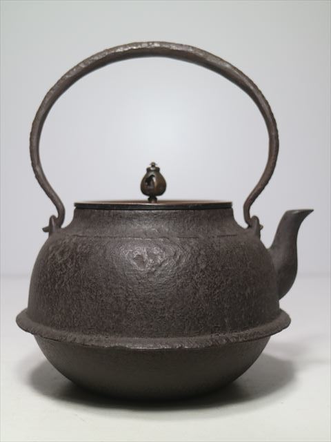 ①◇畠春斎造 斑紫銅蓋 鍔付 鉄瓶◇煎茶道具 【公式通販】