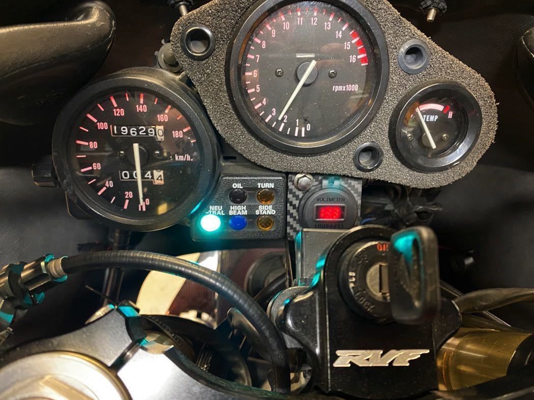タコ VFR400 NC30用 ACCスイッチ USB / USB-C / デジタル電圧計キット
