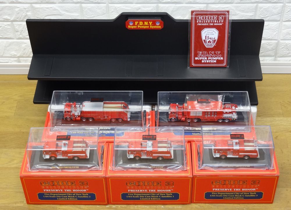 CODE3 消防車 1/64 ミニカー 5台セット 展示棚付き Limited Edition 