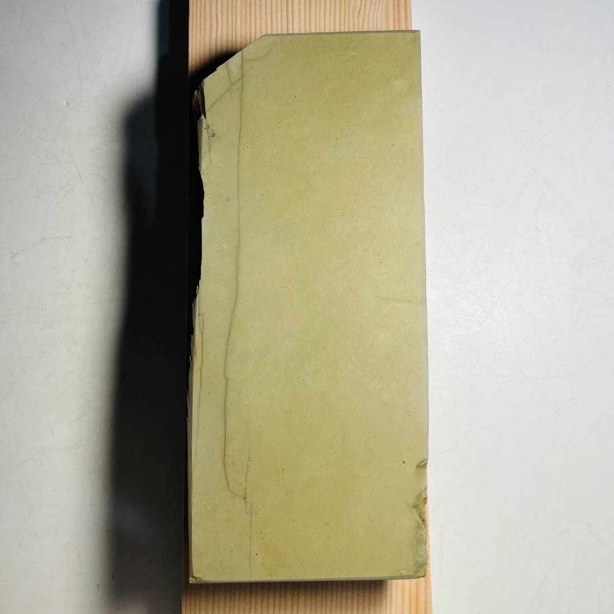 天然砥石 仕上げ砥石 鉋鑿大工道具鋸剃刀包丁 若狭 戸前系 860g 
