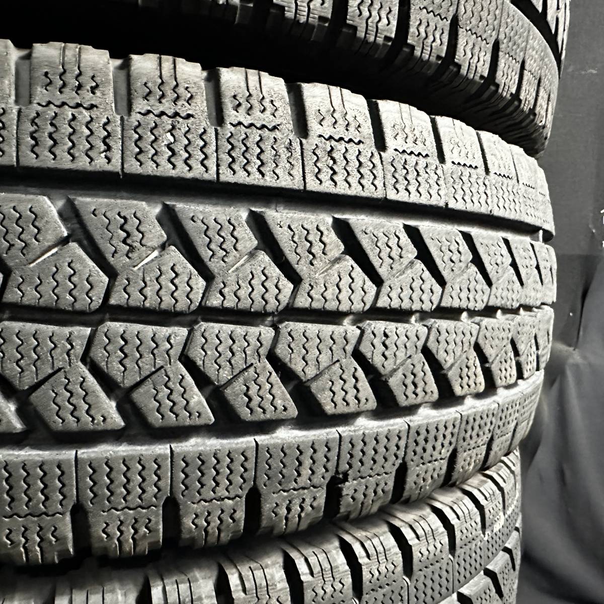 バリ山☆ 205/70R17.5 115/113L ブリヂストン W979 2018年製