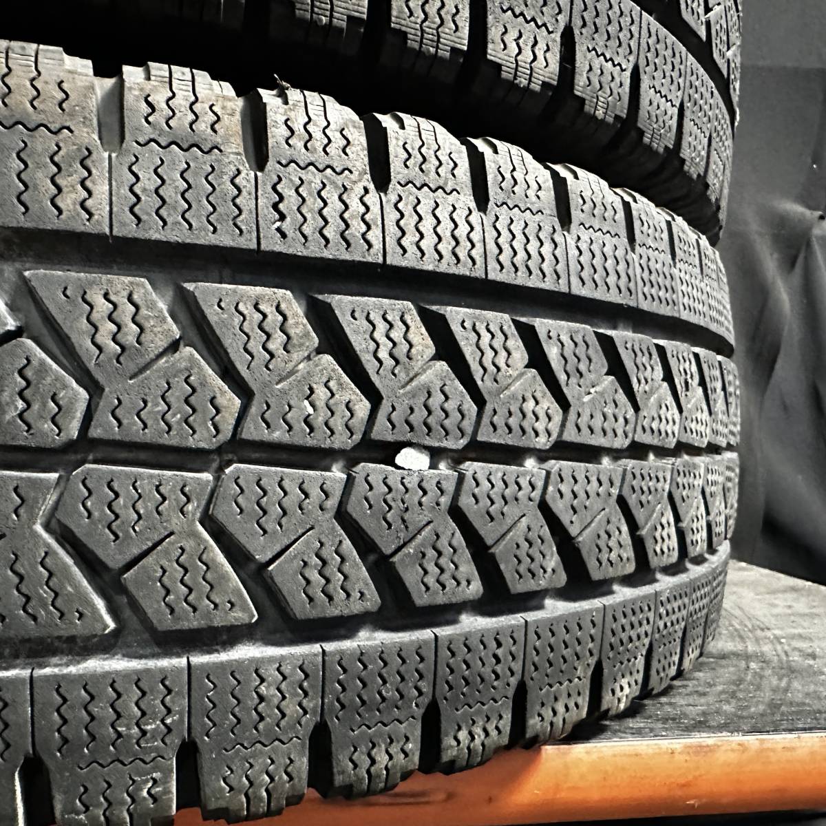 205/70R17.5 115/113L BLIZZAK W979バリ山 バリ山☆ 205/70R17.5 115/113L ブリヂストン W979 2018年製