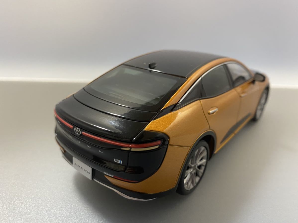 未使用品 トヨタ 新型クラウン ブラック×プレシャスレイ(CROSSOVER RS 