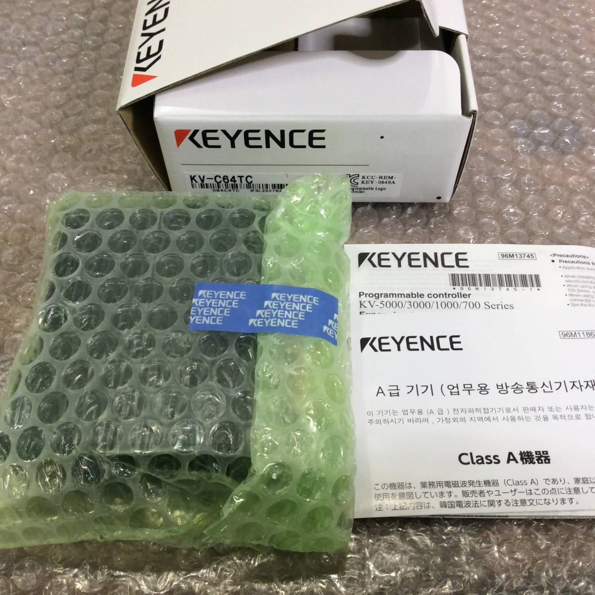 【AH-8758】 ★送料無料★ 未使用品 KEYENCE キーエンス PLC 64点 コネクタ トランジスタ(シンク) KV-C64TC KV-8000シリーズ