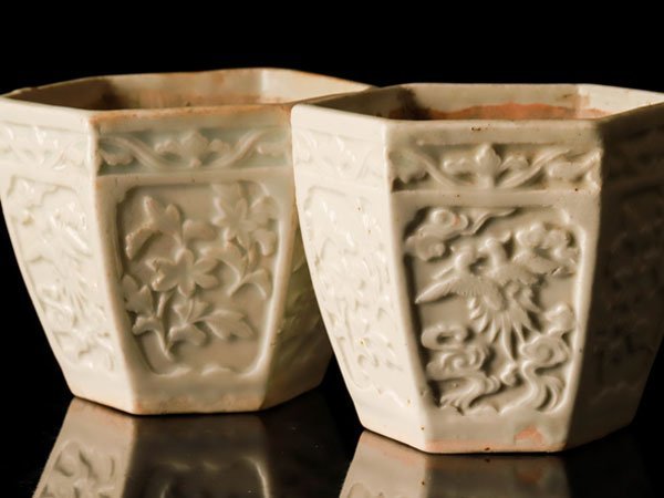 SALE，定番人気 流 中国美術 時代唐物 白磁陽刻六角火入 一対 DD912(白磁)｜売買されたオークション情報、yahooの商品情報をアーカイブ公開 - オークファン 骨董陶磁器一般