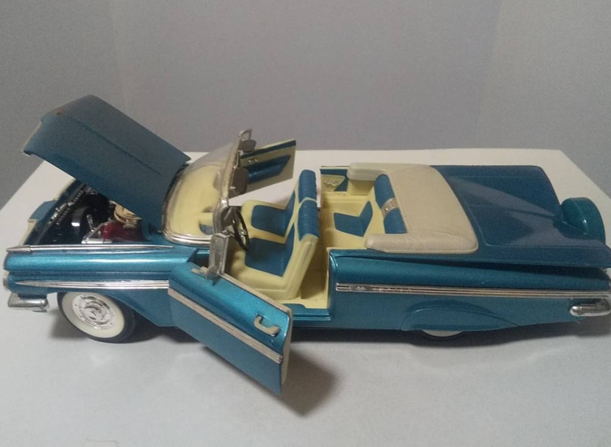 新作，セール ★シボレーインパラ1959　　　1/18ロードシグネチャ★