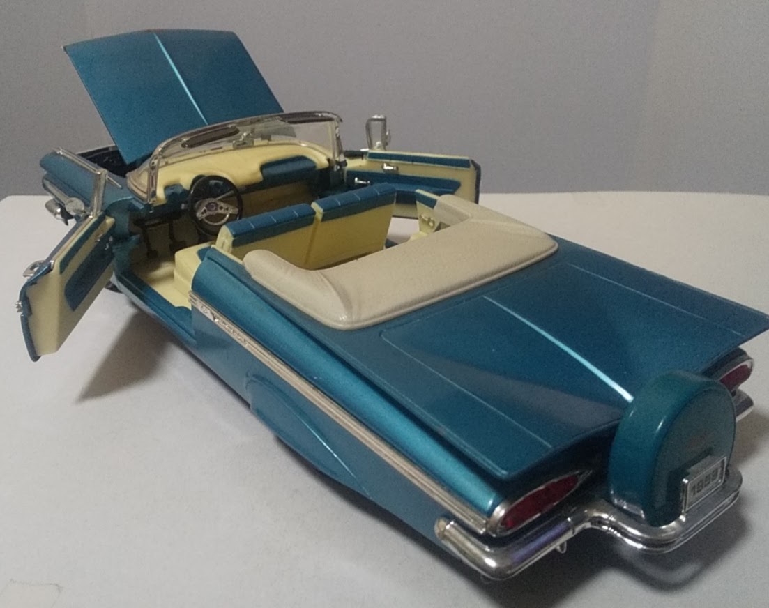 新作，セール ★シボレーインパラ1959　　　1/18ロードシグネチャ★