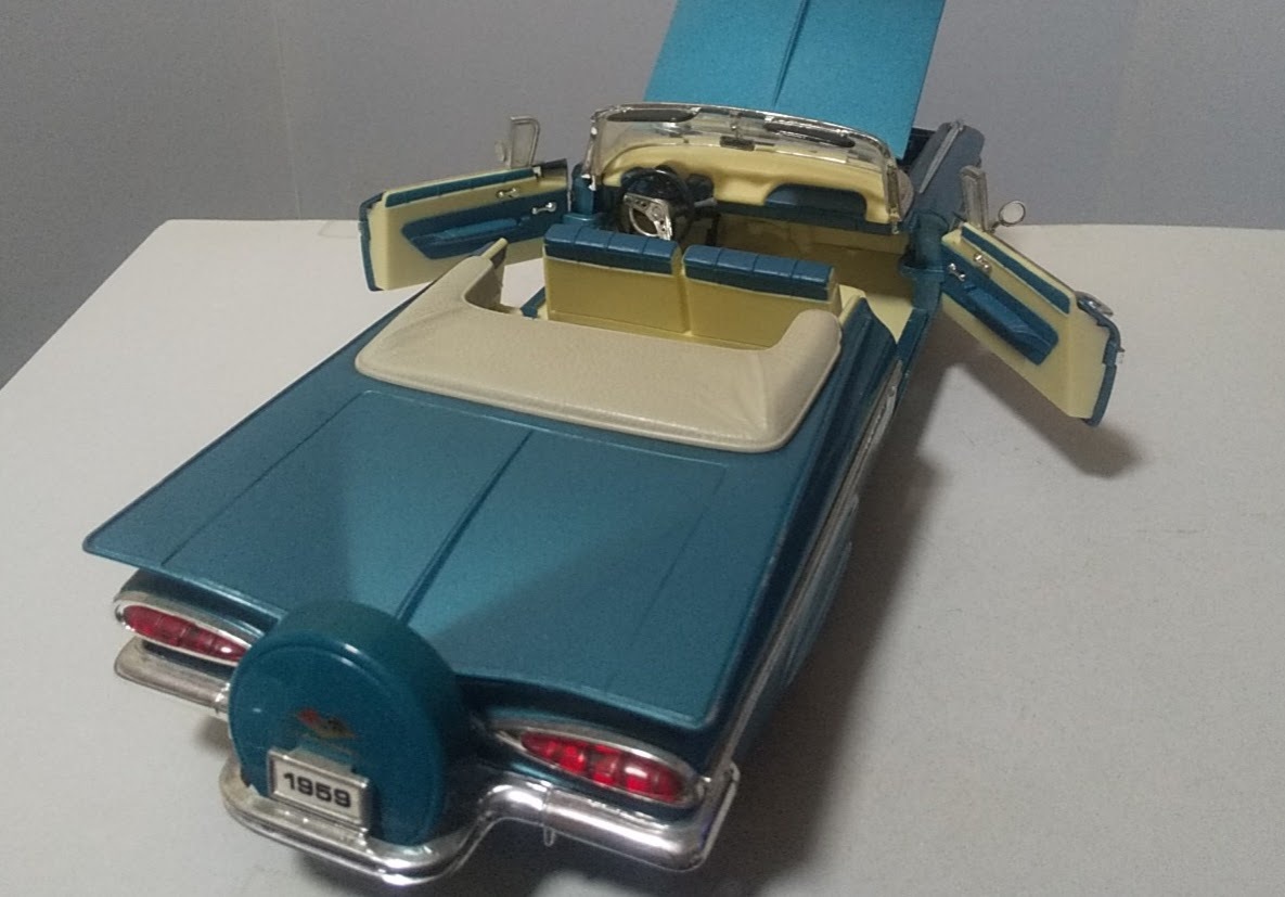 新作，セール ★シボレーインパラ1959　　　1/18ロードシグネチャ★