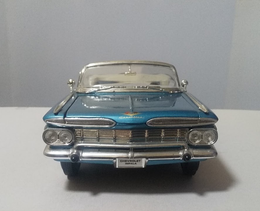 新作，セール ★シボレーインパラ1959　　　1/18ロードシグネチャ★