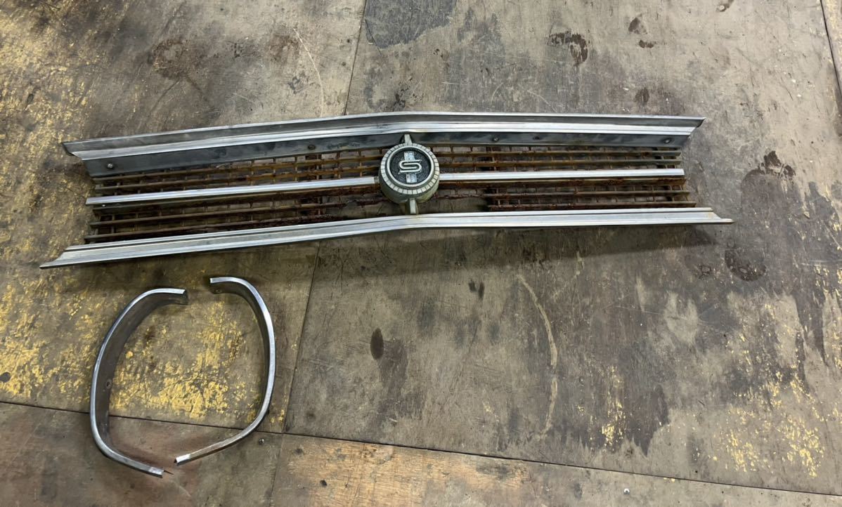 当時物　DATSUN b110 サニー ステングリル　サニトラ　エンブレム付き　フロントグリル GX GX5 スポーツセダン　2ドアセダン　 サニー B110 サニトラ 当時 初期 前期ステンレスグリル