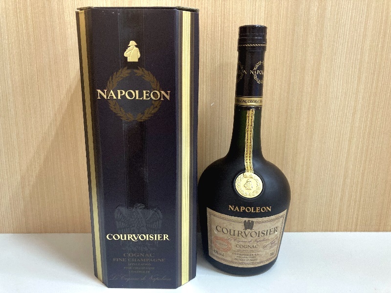 未開栓【COURVOISIER NAPOLEON COGNAC】古酒 ☆ 未開栓 NAPOLEON COURVOISIER クルボアジェ ナポレオン 700ml
