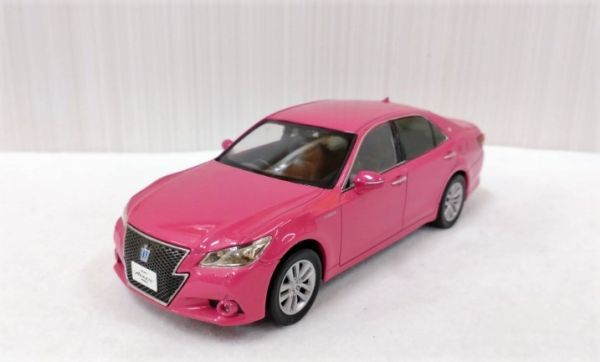 CROWN ATHLETE SERIES ミニカー ピンク　色見本ミニカー 1⁄18 Toyota Crown | (GRS214) CROWN ignition Athlete 送料無料 model