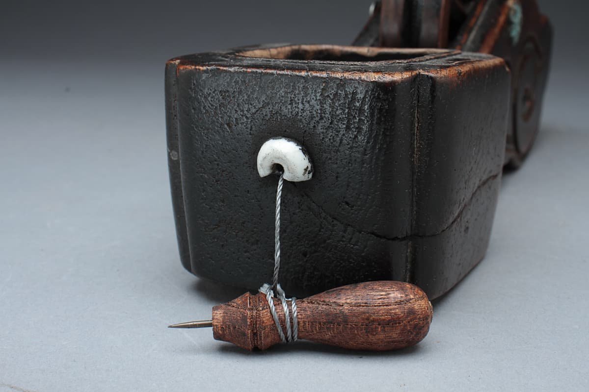 HV879 時代物 欅材 木彫 一文字形 墨壺 幅17.2cm 重235g・木彫墨壺・古