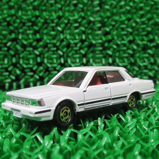 安い，品質保証 トミカ 13 ニッサンセドリック 4ドア ハードトップ 1/65(乗用車)｜売買されたオークション情報、yahooの商品情報をアーカイブ公開 - オークファン 乗用車