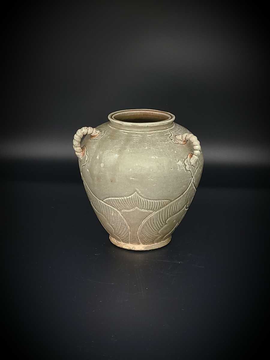 184．高麗青磁 蓮の花文 三耳壺 高さ約：18cm 朝鮮古陶器 中国古美術