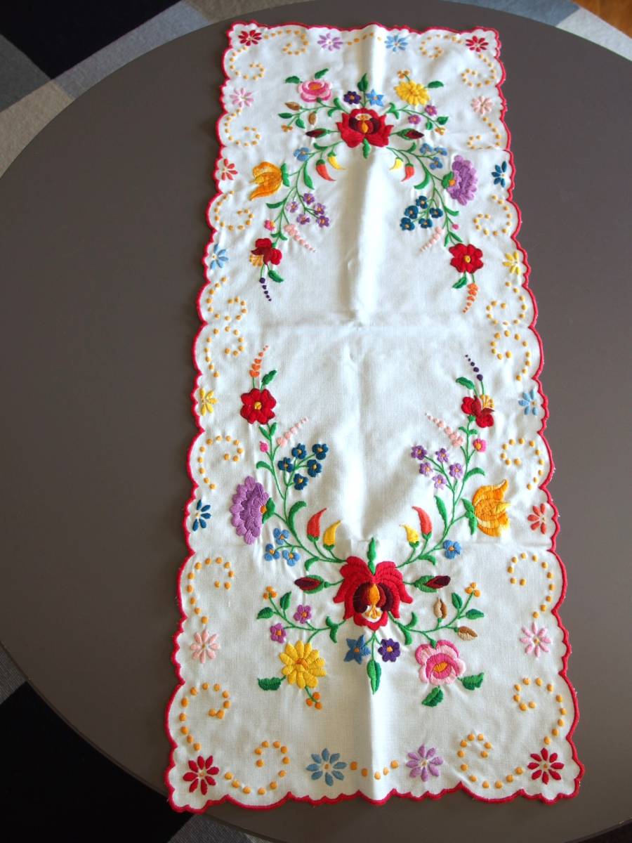 東欧雑貨 ハンガリー 伝統刺繍 テーブルランナー、テーブルセンター