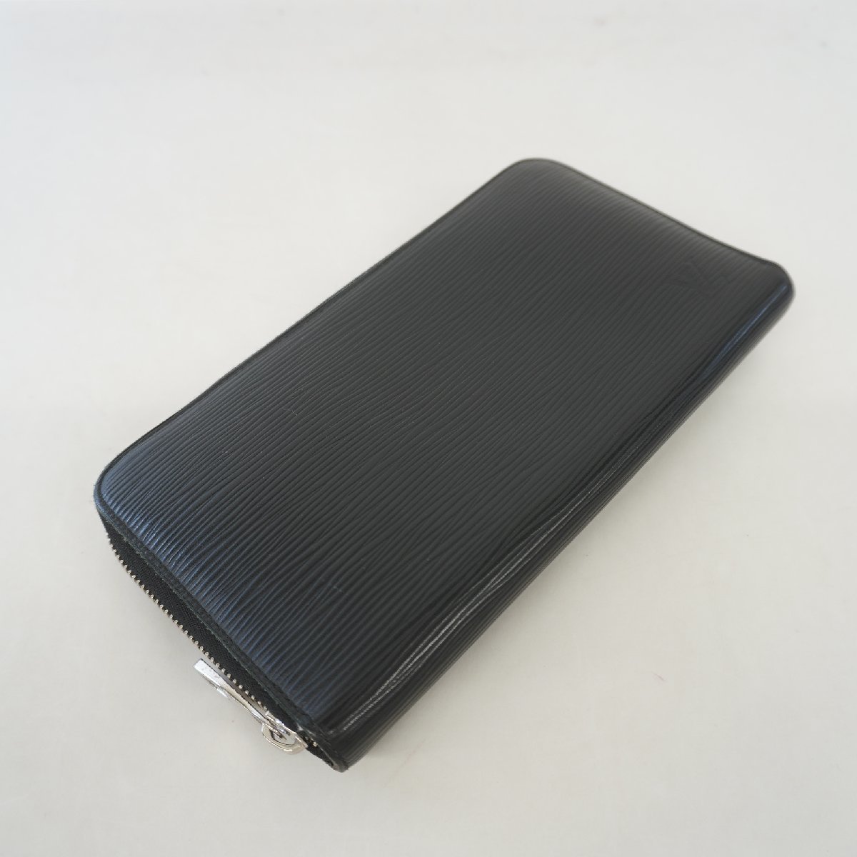 ルイヴィトン 二つ折り長財布 エピ ジッピーオーガナイザー M63852 ノワール