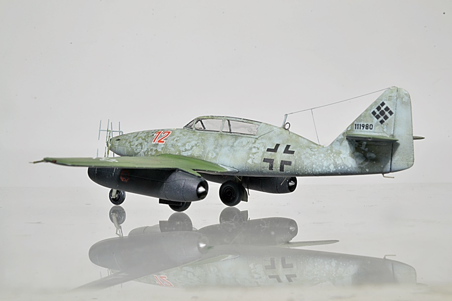 100%新品，得価 1/144 【完成品】◇ メッサーシュミットMe262B-1a/U1