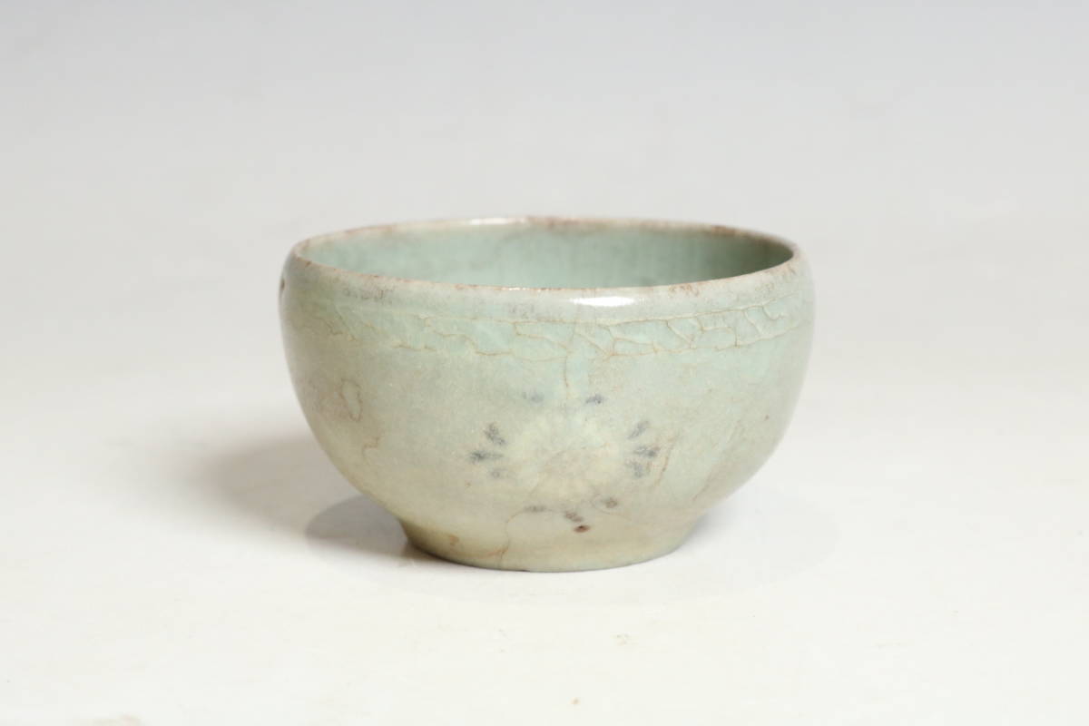 高麗青磁 花象嵌 碗 李朝(ZE529) 朝鮮古陶磁器 高麗青磁 象嵌花紋碗 李朝時代（R385） 【公式通販】