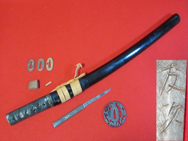 HOT，新作登場 Ｔ16 江戸期 拵え 鯰目貫金具 透かし鍔 小柄 縁頭一作象嵌 残欠 在銘 友次 刀道具 時代物(鍔、刀装具)｜売買されたオークション情報、yahooの商品情報をアーカイブ公開 - オークファン 鍔、刀装具