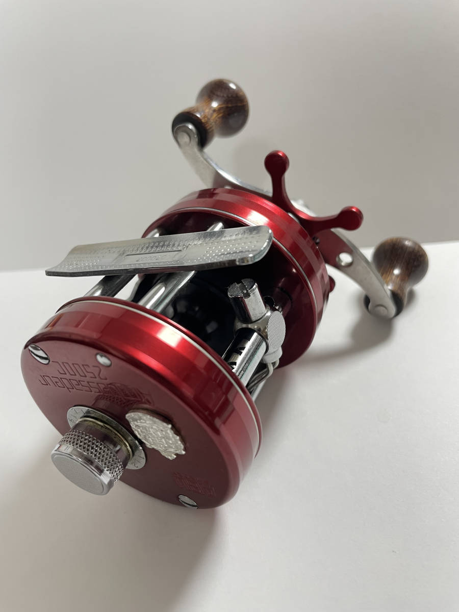 ABU GARCIA 2500C Ambassadeur color ABUSWEDEN レッド アブガルシア