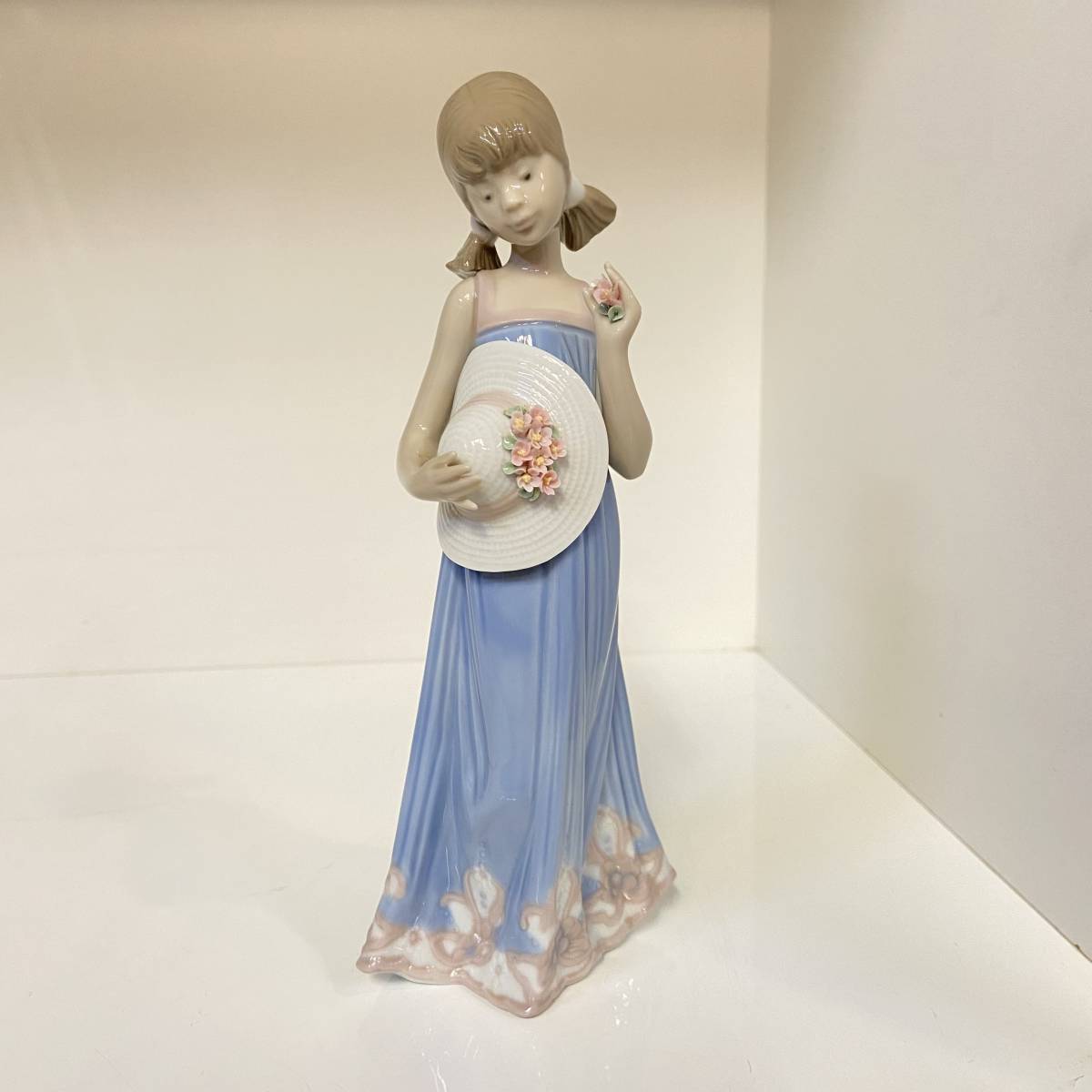 LLADRO | 少女 (リヤドロ) リヤドロ フィギュリン Courtney（少女