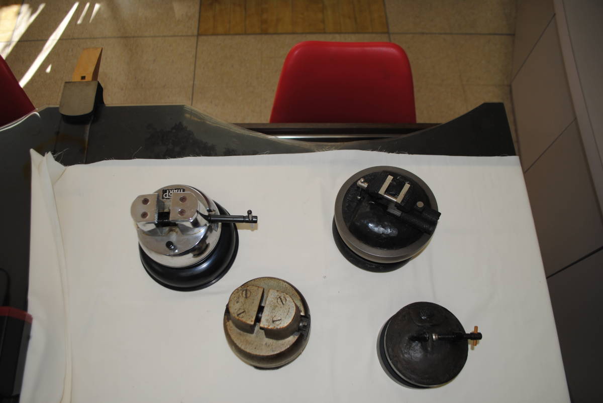 【彫金工具】　HARP　彫刻台バイス　+　ピッチボール大　ゴム台付き　（商品番号31）