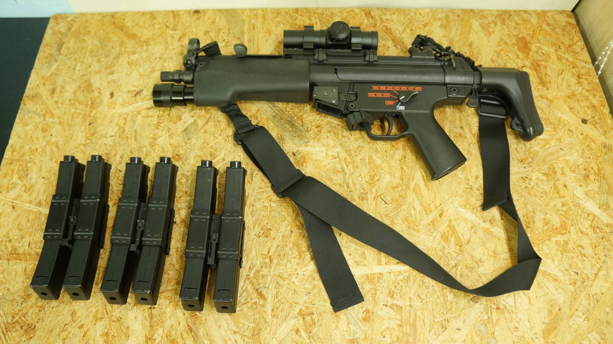 東京マルイ MP5 カスタム ライトハンドガード付き 予備マガジン5本付き 