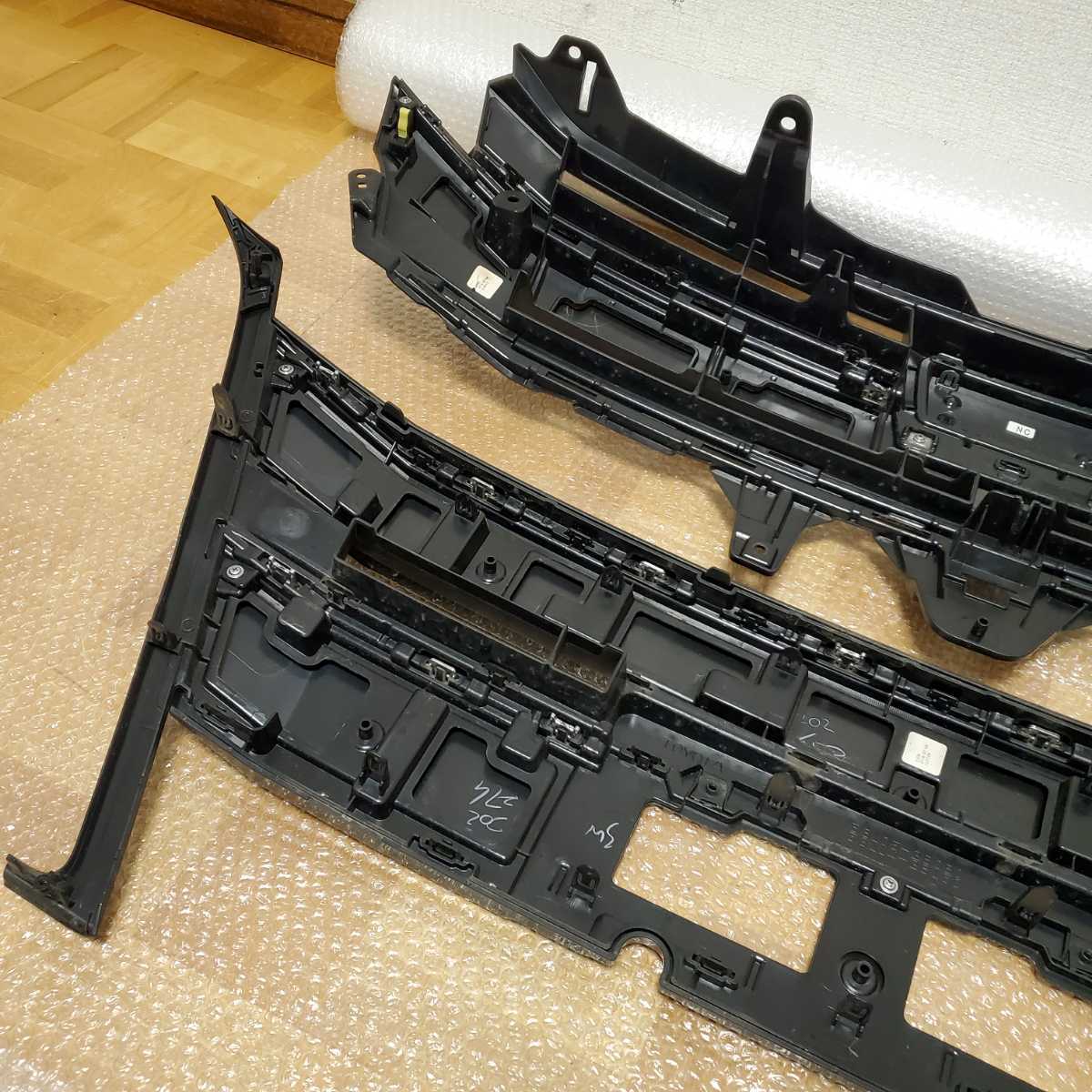 ノア 0 トヨタ エクスクルーシブ 後期 グリル（パーツ｜車用品）：車用品・バイク 希少 後期 80 ノア G X 純正 フロント グリル 上下一式 202 ブラック ZRR80G 85G ZWR 80G NOAH ラジエーターグリル 棚B114