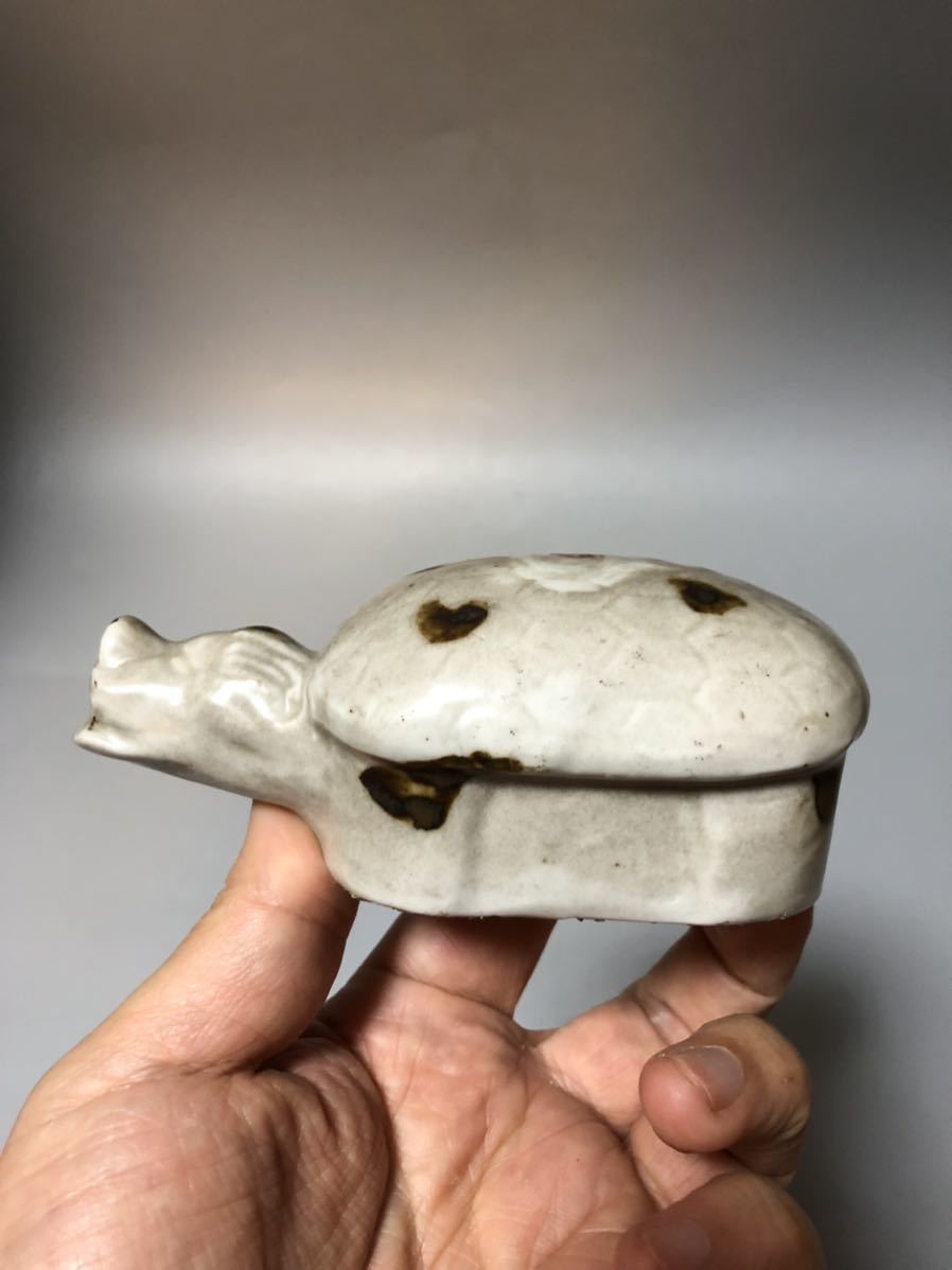 李朝　白磁　鉄砂　亀型　水滴