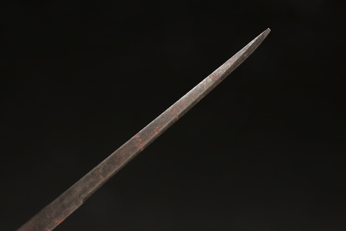 在銘 政利 真鍮地 象嵌 片切彫 水草に双鮎図小柄 鍔