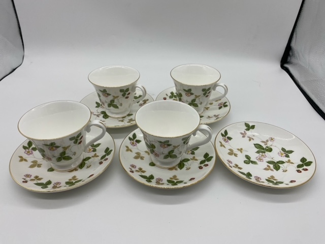 WEDGWOOD / ウェッジウッド　ワイルドストロベリー　ティーカップ＆ソーサー　4客＋ソーサー　