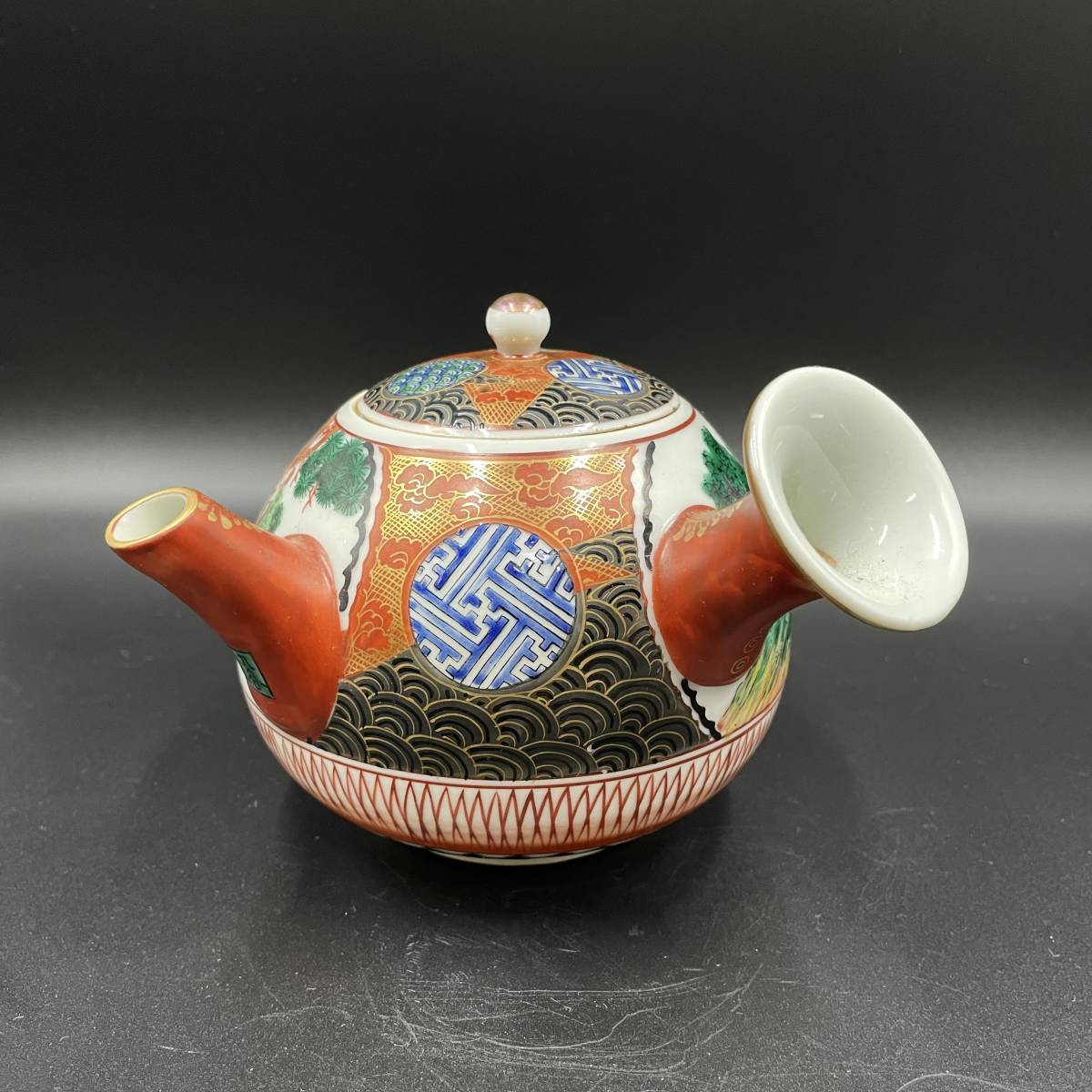 海】九谷焼 高級金彩色絵花草文 茶杯 細密手描 金襴手 煎茶道具 【公式