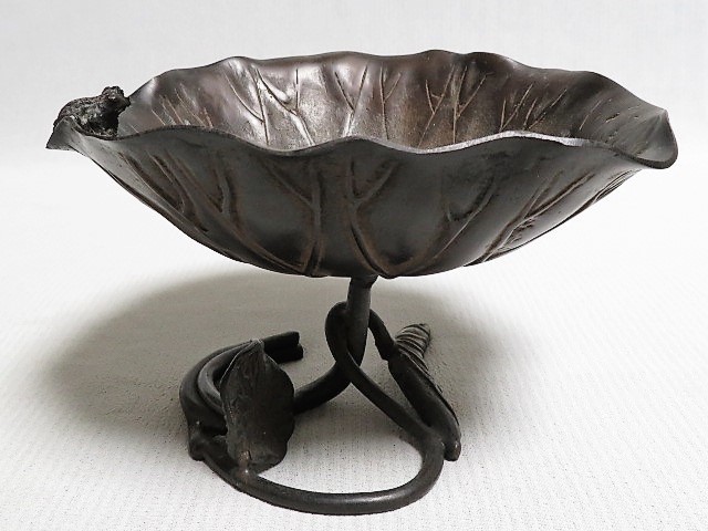 銅製小物入れ 蓮に蛙 香炉 