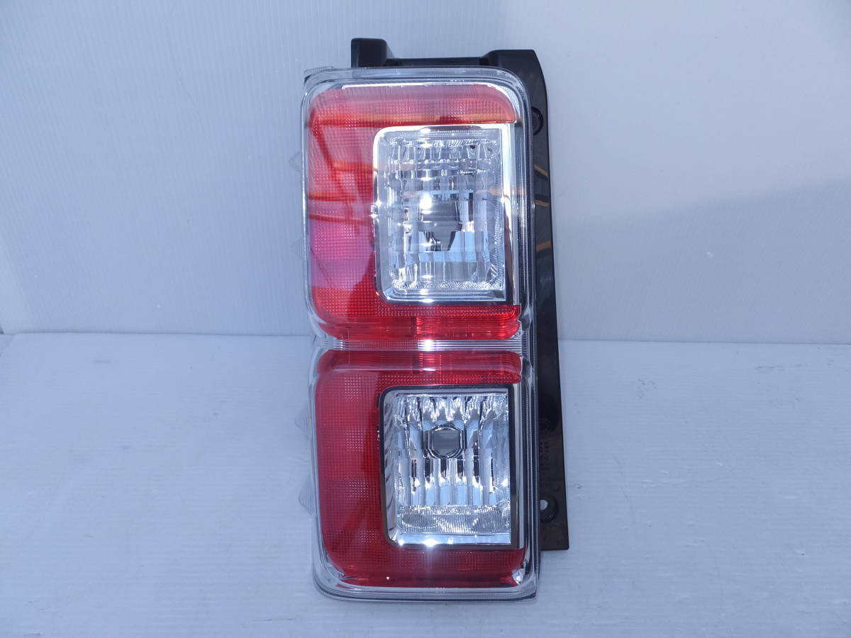 B28 LA700S LA710S ウエイク LED 純正 左 テールランプ TOKAIDENSO