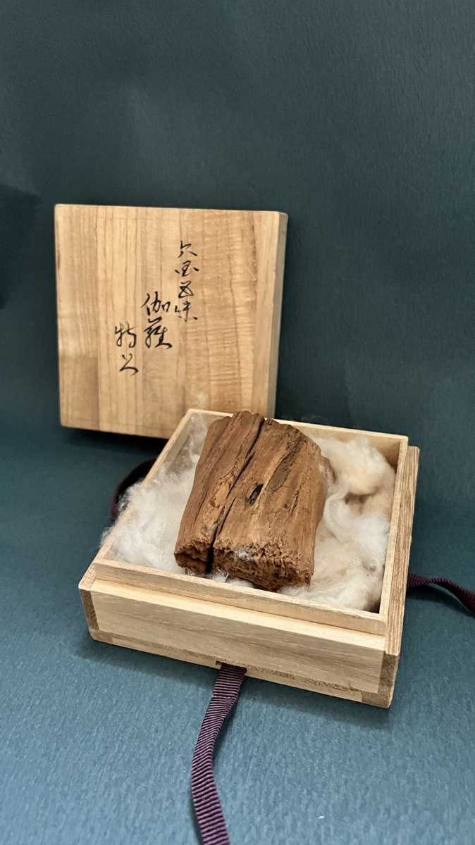 寺院保管品 六国五味【伽羅 特上】87g 香道具 沈香 香木 伽羅 煎茶道具 